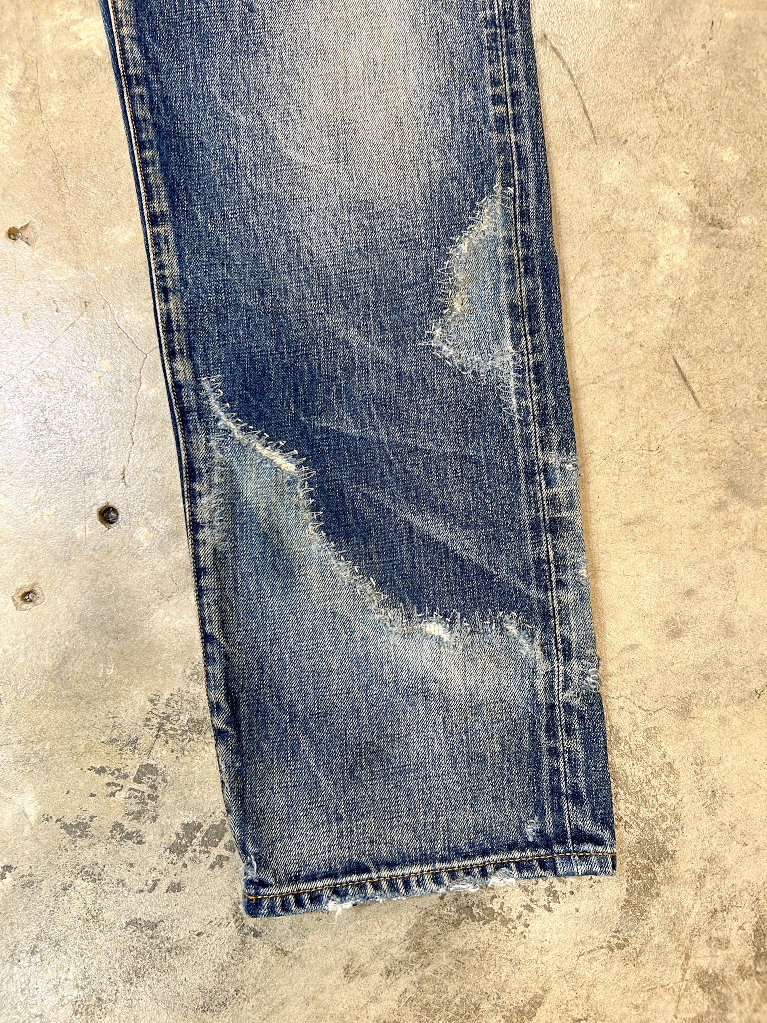 F04 Penetration Fading Damaged Jeans - Full House Denim & Workshop